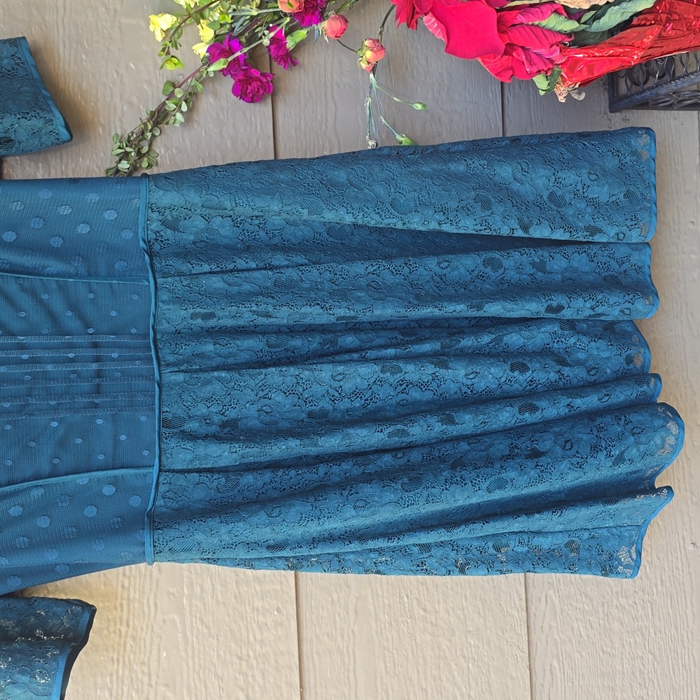 BCBG Julya Teal Green Lace Short Sleeve Fit And Flare Dress 12 - Picture 6 of 13